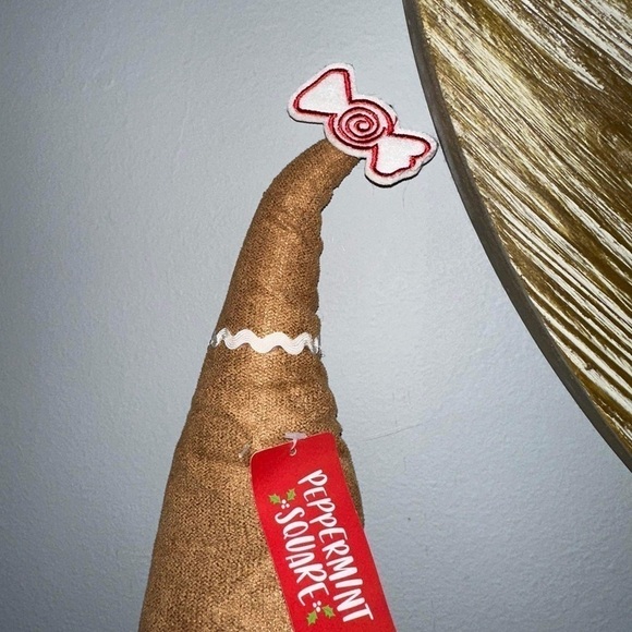 NWT PEPPERMINT SQUARE GINGERBREAD MAN GNOME WITH PEPPERMINT DETAIL - Picture 6 of 9